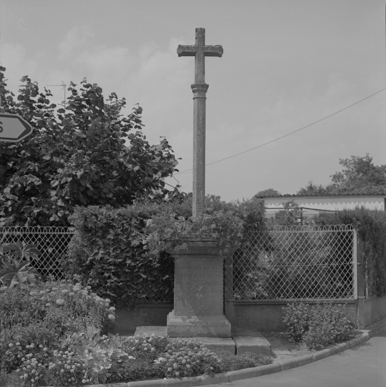 Les croix monumentales du canton de Trévoux
