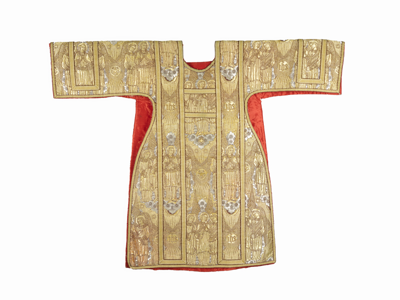 ensemble d'une chasuble, de deux dalmatiques, de deux étoles, de trois manipules, d'un voile de calice, d'une bourse de corporal, d'un voile huméral : ornement doré n°3 dit ornement angélique