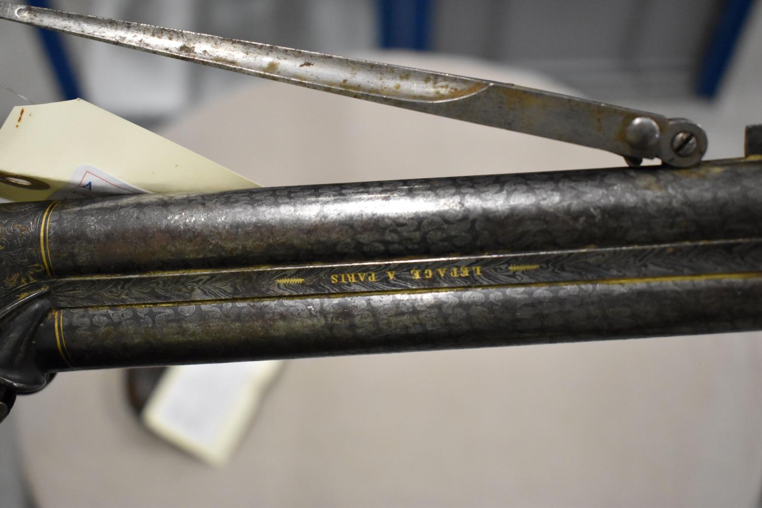 Pistolet n°1 d'un ensemble de deux pistolets à baïonnettes