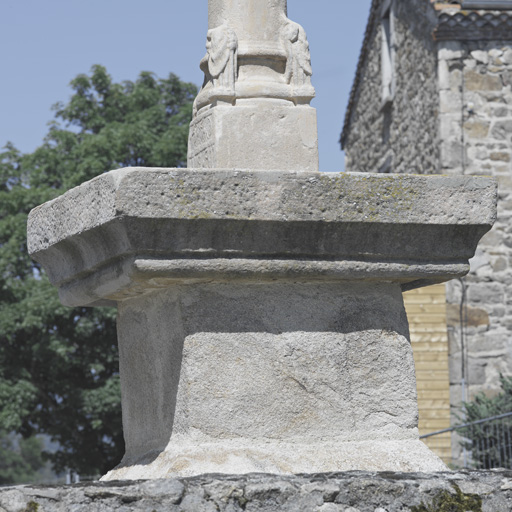 Croix de cimetière actuellement croix de chemin