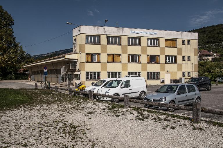 Ensemble de construction navale, dit Chantier naval Sarde, puis centre de loisirs, dit colonie de Courbevoie, actuellement boulodrome, dit Les Courlis