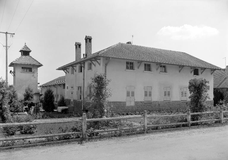 École d'agriculture, ensemble d'édifices agricoles : ferme-école, fermes, ateliers, hangars