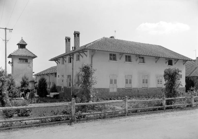 École d'agriculture, ensemble d'édifices agricoles : ferme-école, fermes, ateliers, hangars