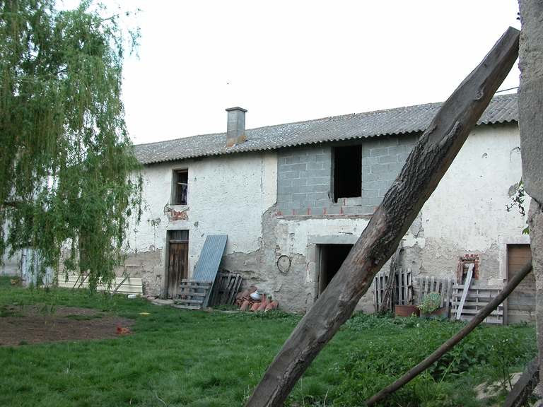 Communs et ferme du château de Vergnon