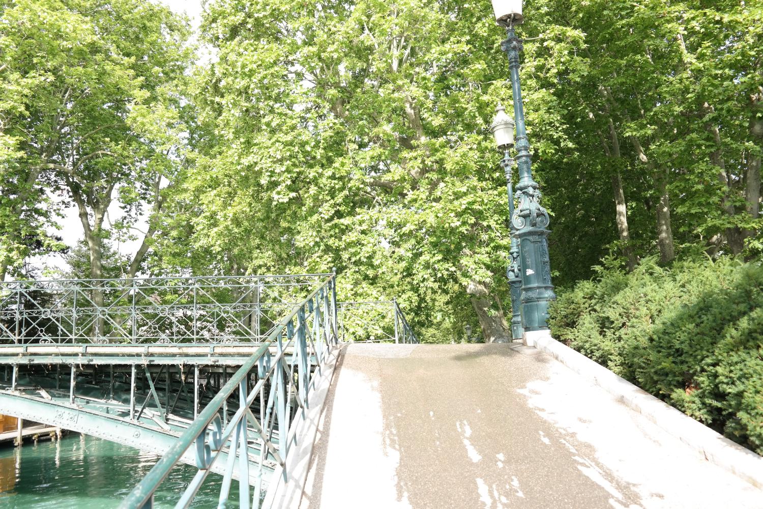 Passerelle du Jardin public dite "pont des Amours"