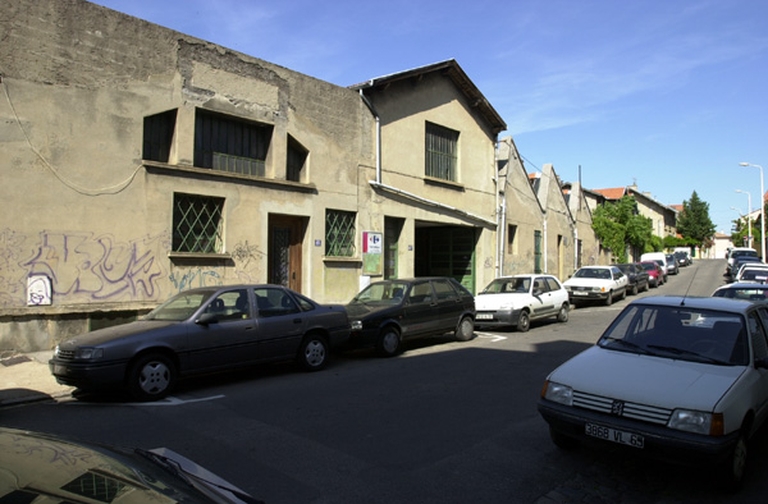 Ets Sarda Robinetterie actuellement garage de réparation automobile.
