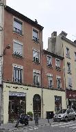 Ensemble de deux immeubles, remise et maison sur cour