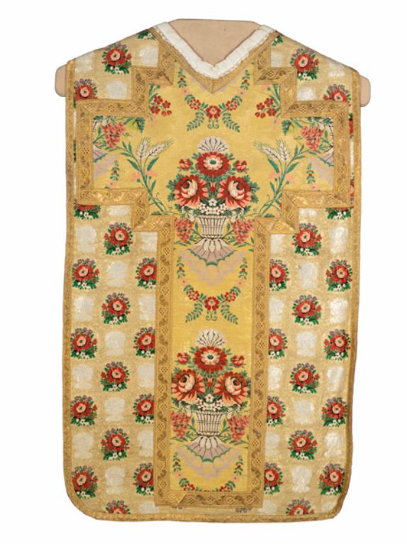 chasuble, manipule, 2 étoles, voile de calice, bourse de corporal : ornement doré