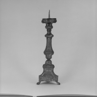 Ensemble d'une croix d'autel et 4 chandeliers d'autel