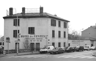 Ancien moulin puis usine de mise en bouteilles dite Charvet vins en gros puis Coquet et Monet eaux et limonade puis J.B. Beaumann et Cie fabrique de limonade et bière actuellement salle des ventes du 9eme arrondissement de Lyon