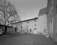 Ferme attenante à une demeure
