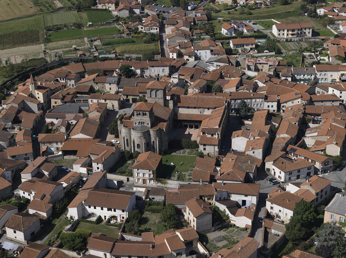 Le bourg fortifié ou "Château" de Champdieu