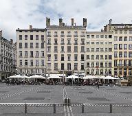 Hôtel de voyageurs, dit Hôtel de Milan, actuellement immeuble