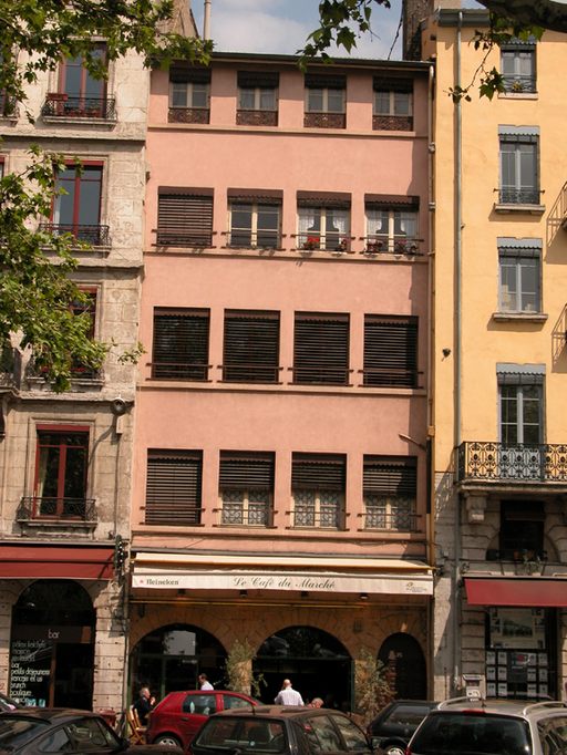 Immeuble à l'enseigne de La Ville de Barcelone