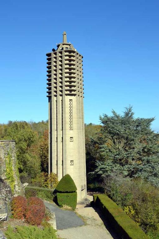 Ancien château du Mas Rillier, actuellement statue-chapelle monumentale de Notre-Dame du Sacré-cœur de Miribel