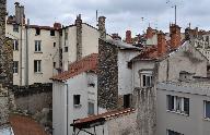 Immeuble, bâtiments annexes sur cour
