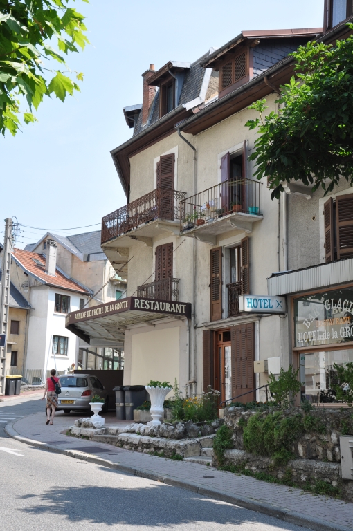 Maison, puis hôtel de voyageurs, hôtel-restaurant Le Petit Quinquin, actuellement annexe de l'hôtel de la Grotte