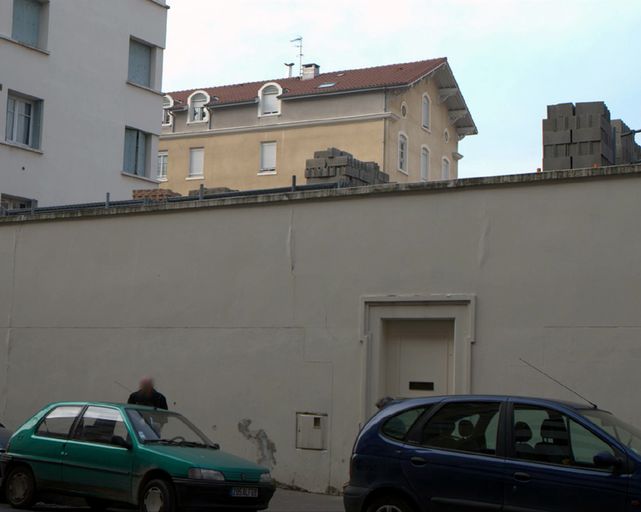 Moulin, puis école secondaire dite l'Ecole Nouvelle, puis immeuble dit Meublés Nicolaï, actuellement Résidence Nicolaï