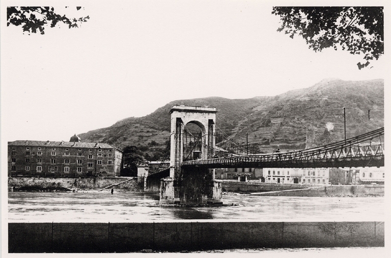 Collège de Tournon, puis école royale militaire, école centrale, collège communal, collège royal, lycée impérial, lycée de garçons, actuellement lycée Gabriel-Faure