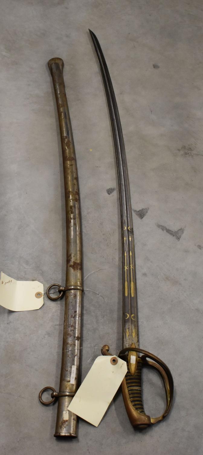 Sabre d'un ensemble d'un sabre et son fourreau