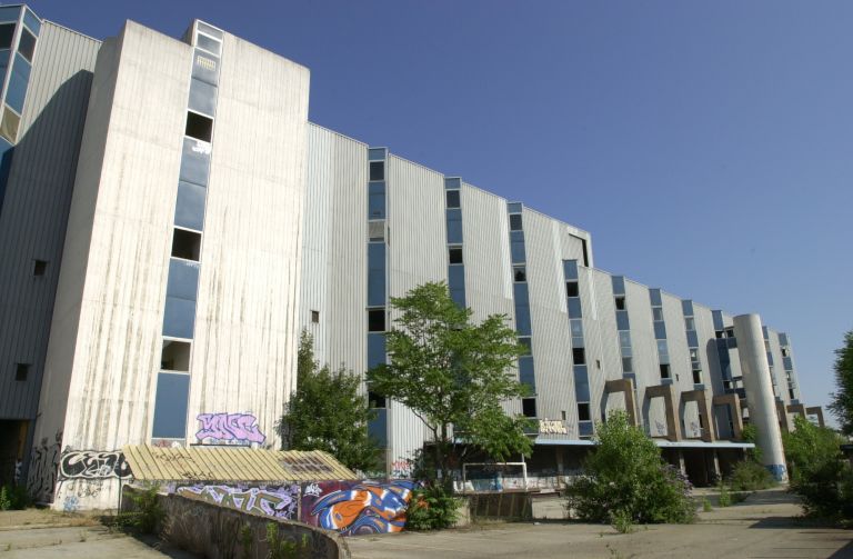 Immeuble de bureaux, centre de tri postal Montrochet, actuellement terrain nu