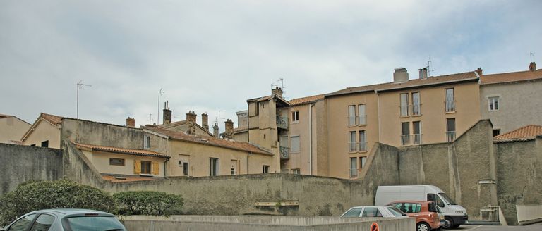 Maison en fond de cour