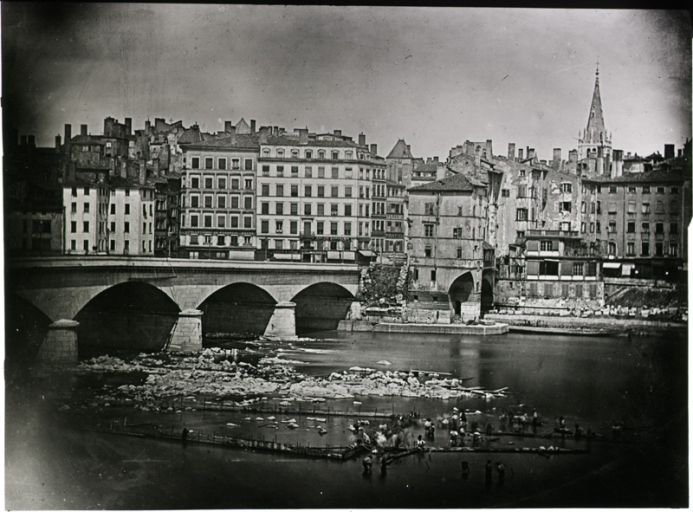 Pont de Saône, de Pierre ou du Change, puis de Nemours