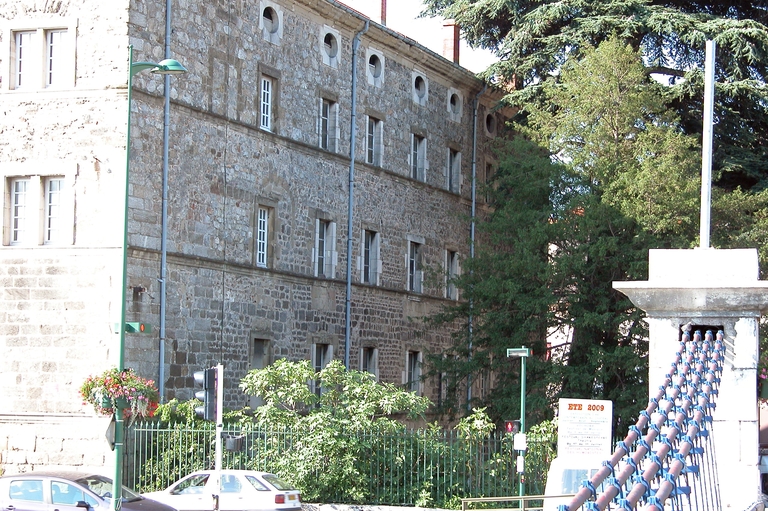 Collège de Tournon, puis école royale militaire, école centrale, collège communal, collège royal, lycée impérial, lycée de garçons, actuellement lycée Gabriel-Faure