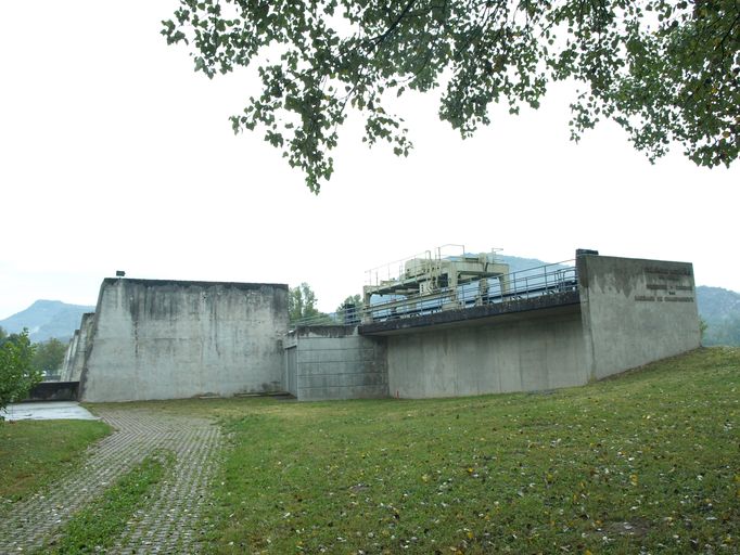 Barrage de retenue de Champagneux ou barrage de retenue de Brenier-Cordon, centrale hydroélectrique ; pont routier