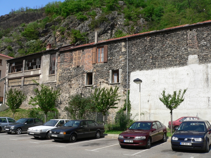 Teinturerie Vialleton et Bernard puis teinturerie Coron actuellement réaménagée en habitation