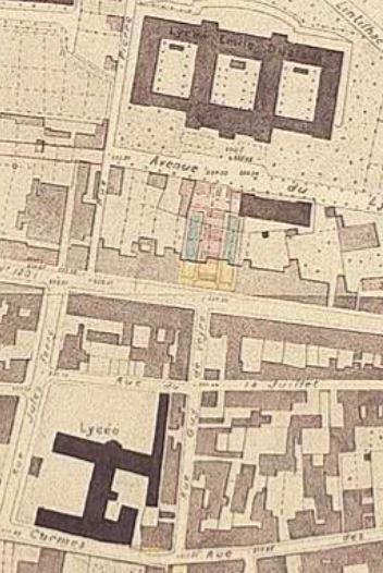 Aurillac (Cantal). Extrait du plan exécuté en application de la loi Cornudet (1919), 1922. Le lycée de garçons est en haut du cliché, le lycée de filles en bas. Au centre du cliché, en rose, jaune et bleu figure un projet d'escalier monumental (non réalisé) qui aurait mis en scène l'entrée du lycée tout en le reliant plus significativement à l'avenue menant à la gare.