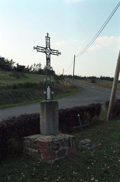 Les croix monumentales du canton de Boën et de la commune de Sail-sous-Couzan