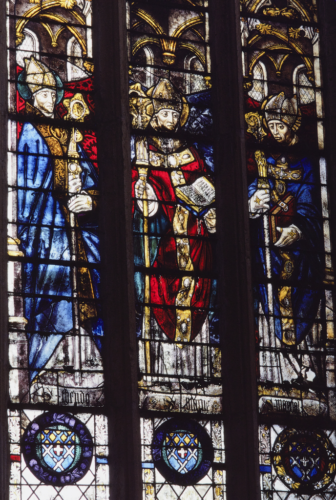 Verrière : saint Théodore (?), saint évêque, saint Martin, saint Félix, saint Achille (baie 3), verrière à personnages
