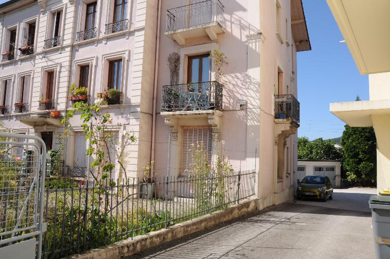 Maison, puis demeure d'architecte, dite Villa des Marronniers, actuellement immeuble, dit Les Marronniers