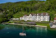 Les hôtels de voyageurs en villégiature au bord du lac d'Annecy dans le Parc naturel régional du Massif des Bauges