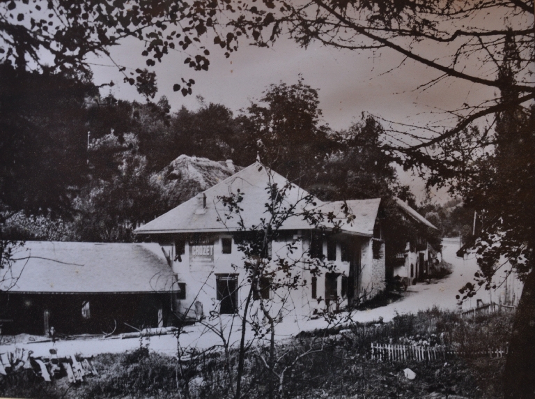 Moulins De Regard puis moulin, scierie Collomb dit Moulins de Primaz actuellement maison d'habitation