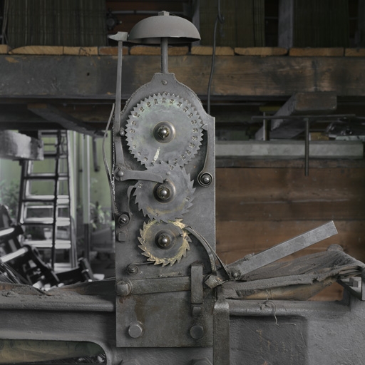 8 Métiers à tisser la dentelle de type bobin-jacquard de la société Goutarel