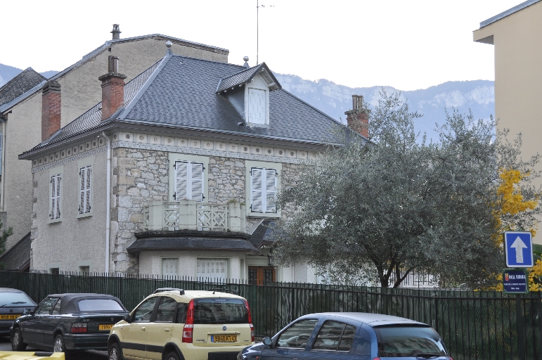  Vue de trois quart  Maison villa Roosevelt puis le Clos 