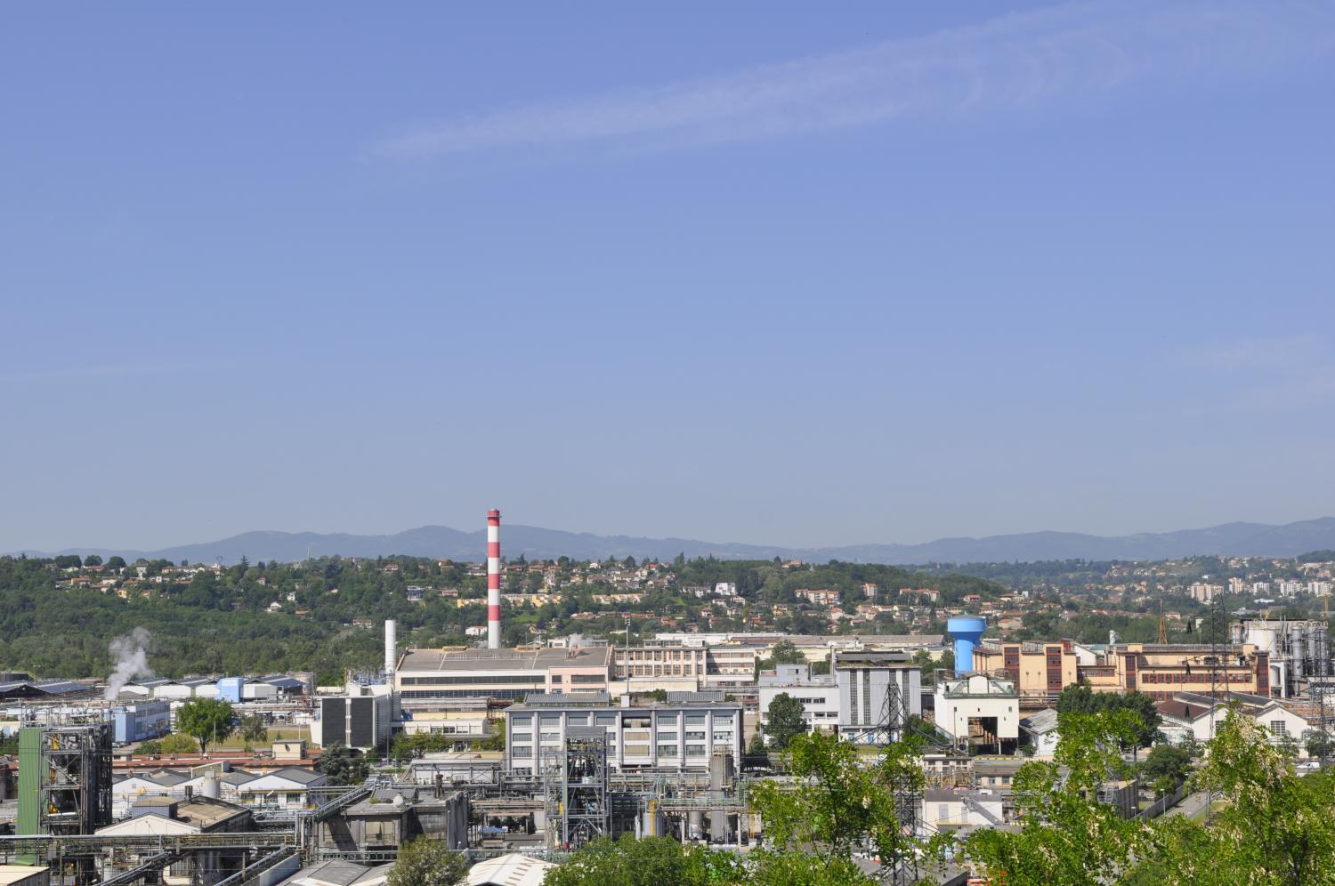 Usine Saint-Gobain puis Rhodia PI Belle Etoile puis Solvay Belle étoile actuellement Domo Polytechnyl SAS (Chimicals)