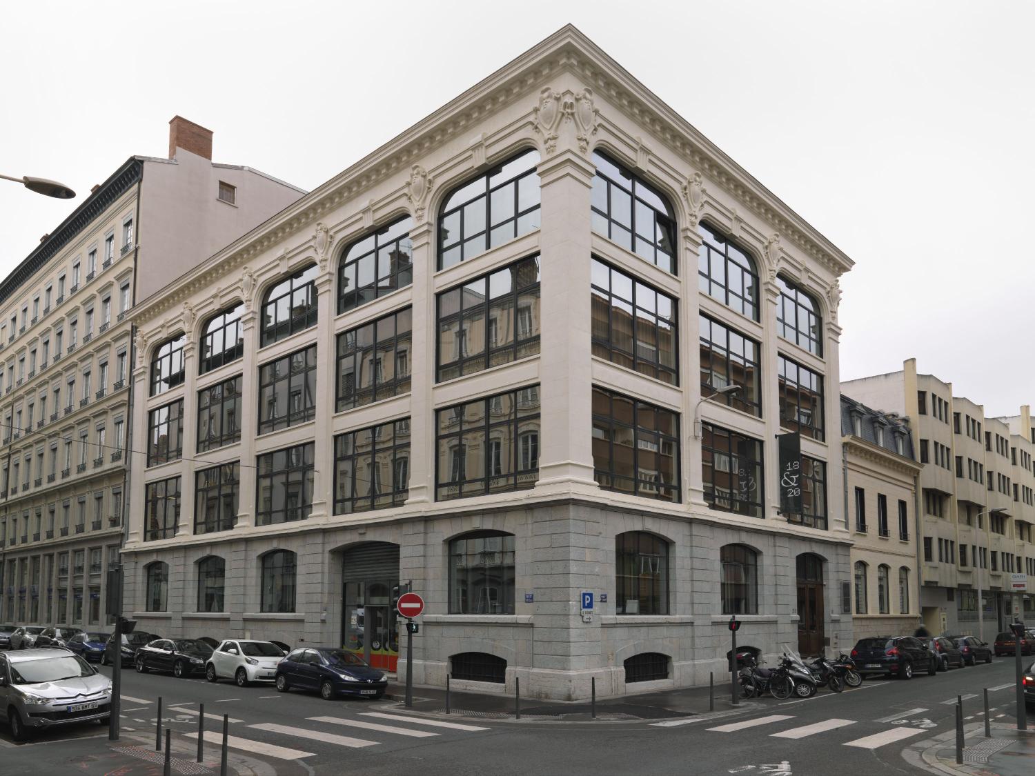 Tissage Soieries Descours et Genthon et usine de passementerie dite Wyler et Cie et Truchot soieries puis Bucol-Buchet Fils et Charles Colcombet, soieries et rubans actuellement bureaux des mutuelles Ami