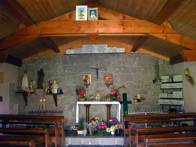 Présentation du mobilier de la chapelle Notre-Dame de Valensanges