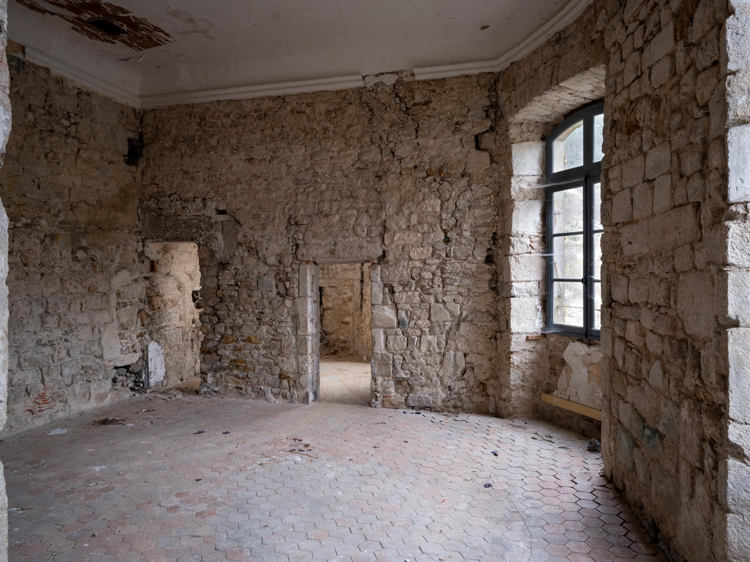 Château, puis palais de justice et prison, puis hôpital, actuellement château de Largentière