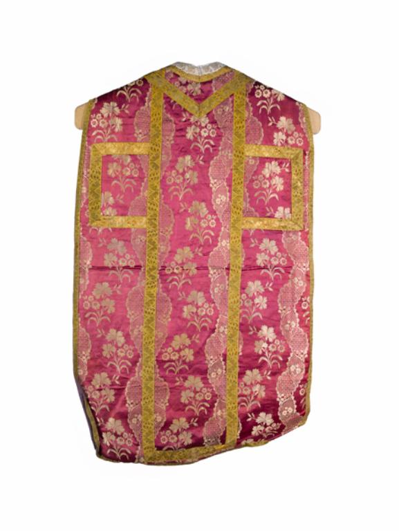 chasuble, étole, manipule, voile de calice, bourse de corporal : ornement violet