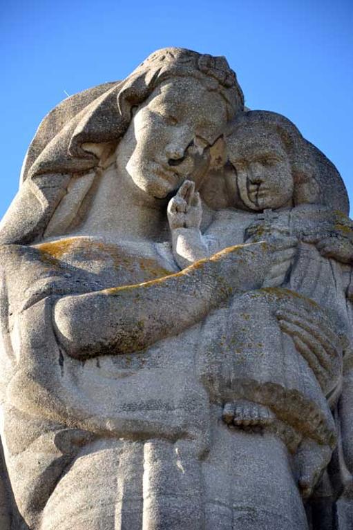 Ancien château du Mas Rillier, actuellement statue-chapelle monumentale de Notre-Dame du Sacré-cœur de Miribel