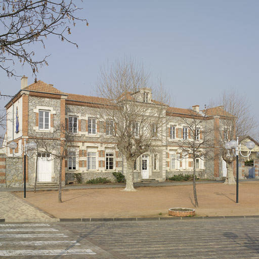 Mairie-école, puis groupe scolaire