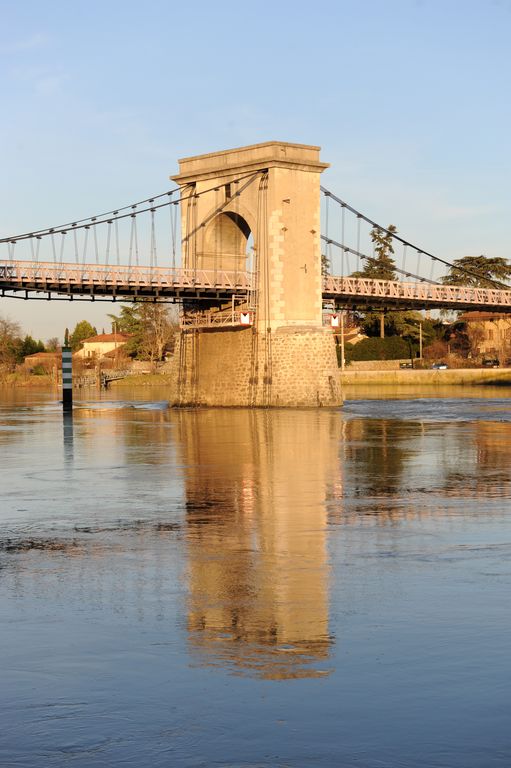 Ardèche. Le pont entre Andance et Andancette rouvre partiellement aux  véhicules