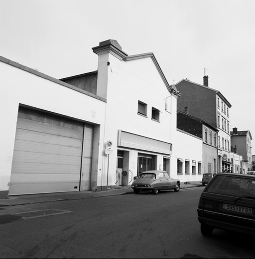 Société anonyme des générateurs Altmann puis usine de construction mécanique et métallique Traverse Frères actuellement garage de réparation automobile et bureau d'architecture