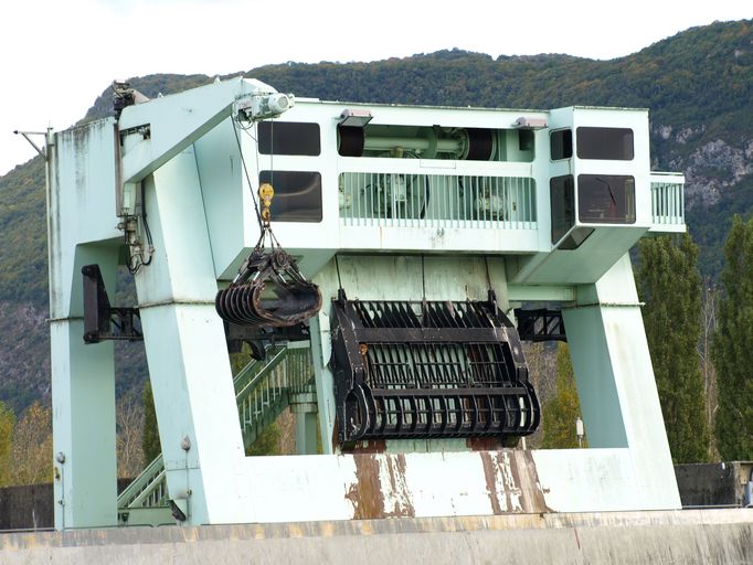 Centrale hydroélectrique de Brégnier-Cordon, pont routier