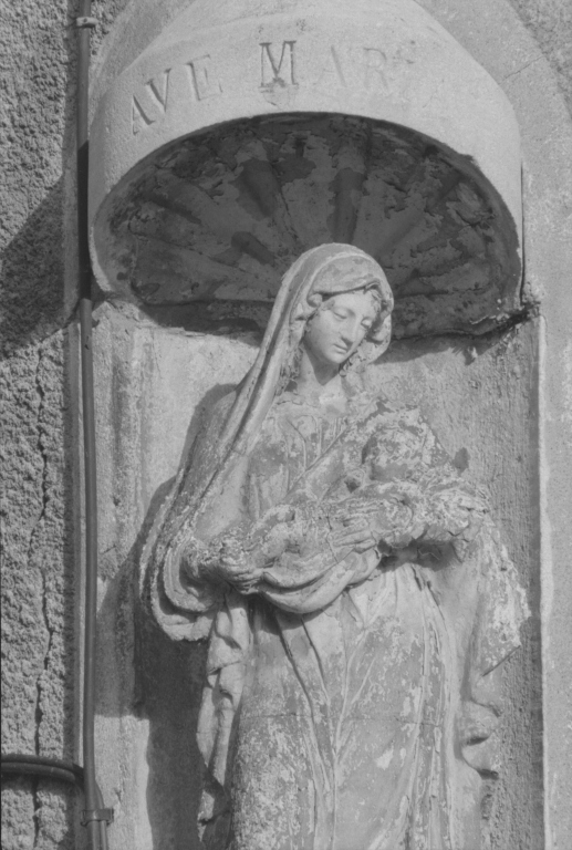 statue : Vierge à l'Enfant