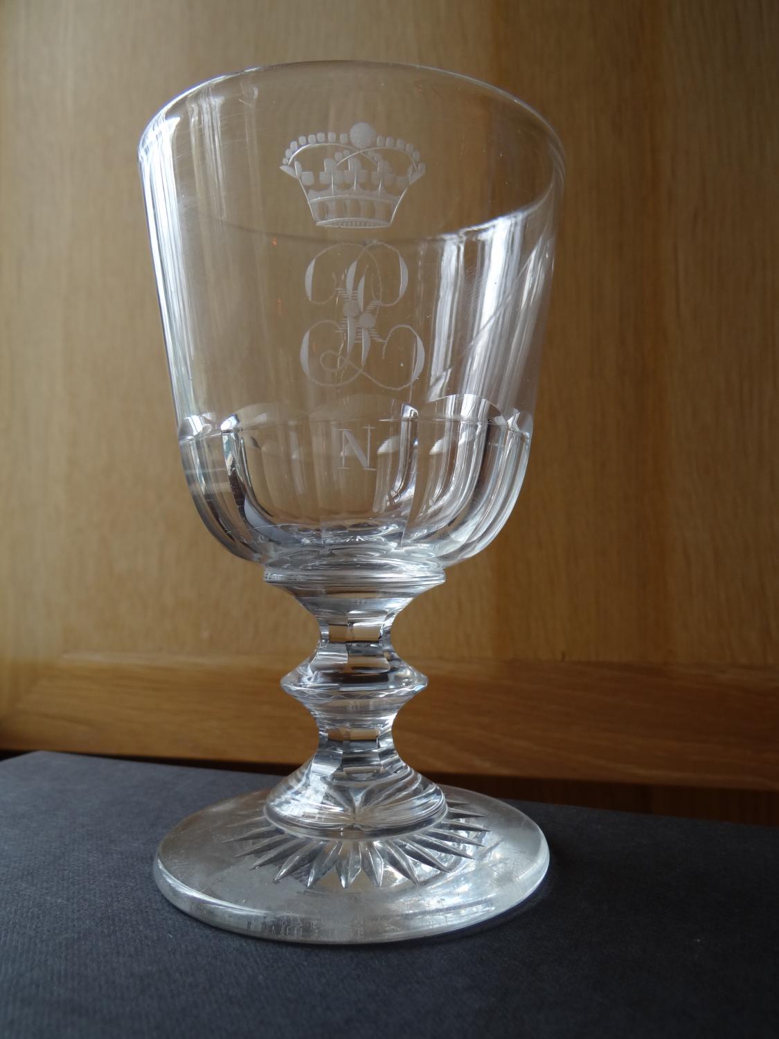 Verre à vin au chiffre de Louis-Philippe pour le château de Neuilly